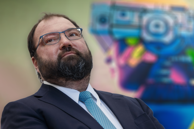 Мобильные станции, планшеты и игрушки: Шадаев назвал три главные болевые точки российских IT
