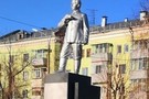 Соцсети: В Казани памятник Орджоникидзе прикрыли фанерой из-за путаницы с именем