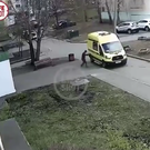 Соцсети: В Нижнекамске пьяный мужчина с разбега пробил головой реанимобиль
