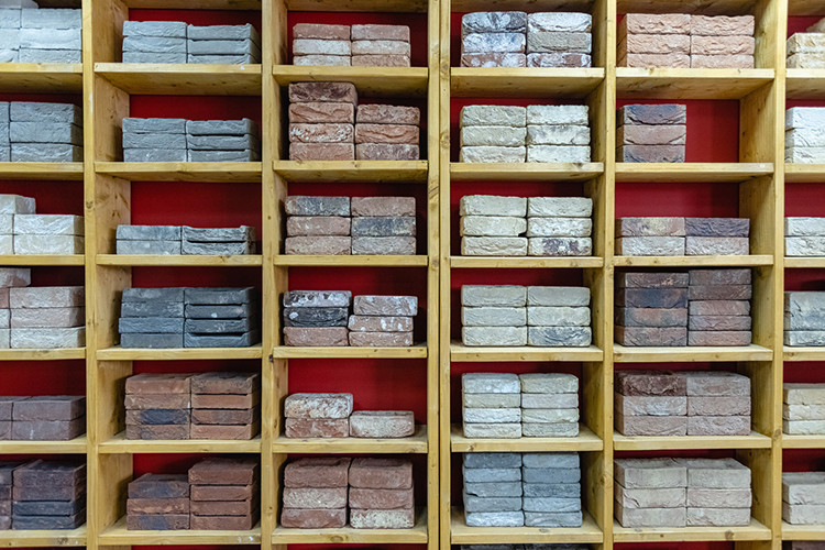 «Купили дорогой кирпич, но сэкономили на строительных смесях? Готовьтесь к проблемам»