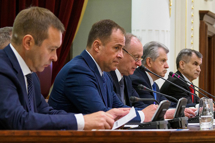 Секретарь совбеза провел в Казани закрытую дискуссию с главами регионов