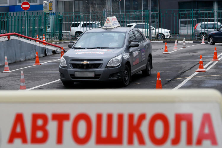 Главное к 18:00: ЕС хочет запретить импорт золота из РФ, автошколы на грани закрытия из-за подорожавших машин