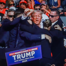 Директор ФБР усомнился в пулевом ранении Трампа