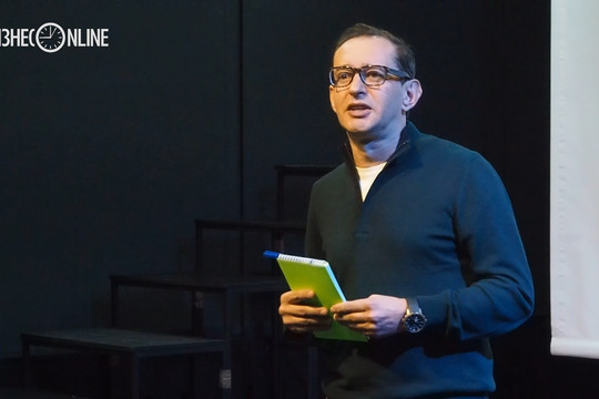 Участники казанской резиденции «Артхаб» представили Константину Хабенскому свои проекты