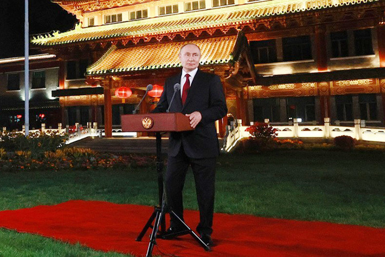 Зеленский «пусть приезжает в Москву», Трамп юморит, у Си верная идея, а с Баку «есть проблемы»
