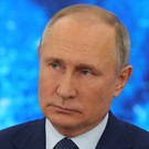 Путин поручил увеличить зарплаты бюджетникам