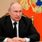 Путин: «Я плотник четвертого разряда, знаю, как окна строить»