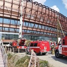 В Екатеринбурге загорелось строящееся здание ледовой арены