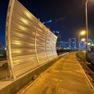 «Стесненные условия»: в Главтатдортрансе объяснили установку шумозащитных экранов у «Миллениума» вдоль тротуара 