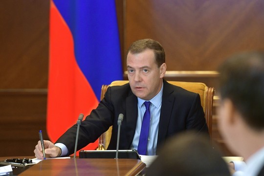 Дмитрий Медведев встретился с бизнесменами в эфире программы «Диалог»