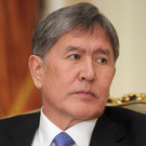 На экс-президента Киргизии Алмазбека Атамбаева было совершено покушение: неизвестный обстрелял его авто