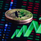 Курс биткоина достиг $65 тысяч впервые с 2021 года