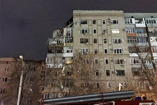 Взрыв бытового газа в жилом доме в Ростовской области: есть погибшие, под завалами остаются люди