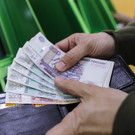 В феврале россияне забрали из банков 1,2 триллиона рублей. Это рекорд с 2008 года