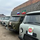 Мэр Челнов вместе с делегацией из Татарстана передал бойцам в зоне СВО 6 автомобилей «УАЗ»