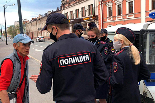 Live! На улицы Казани вышли сотни патрулей – нарушителей самоизоляции увозят на автозаках