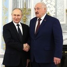 «К сожалению, пока Александр Григорьевич военными на Украине не командует»: Путин пошутил о Лукашенко на посту главкома ВСУ