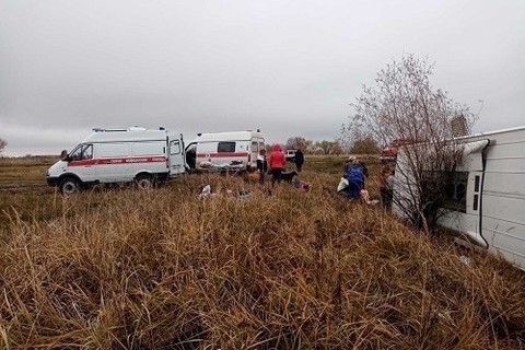 Под Нижним Новгородом перевернулся автобус с туристами