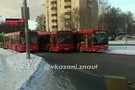 Соцсети: В Казани три автобуса столкнулись возле остановки и перекрыли собой дорогу