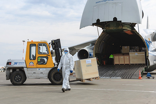 «Татнефть» доставила в Казани 6 млн масок из Китая
