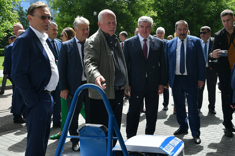 Чемезов приехал в Челны на презентацию инженерной школы КФУ