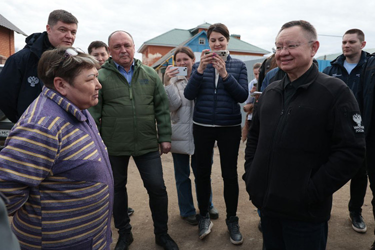 Ирек Файзуллин встретился с пострадавшими от наводнения в Орске