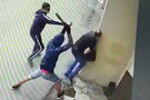 ​В Казани бизнесмена ограбили на 1,5 млн рублей около ТЦ​