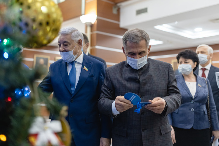 «Елка желаний»: депутаты Госсовета исполнят новогодние желания