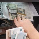Столичный СКР обнаружил во время обысков в квартире 21-летнего Шахина Аббасова 44 миллиона рублей и $300 тысяч наличными