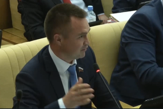 «Неудачно поставил бутылку с водой»: отсутствовавший Жорес Алферов «проголосовал» за пенсионную реформу