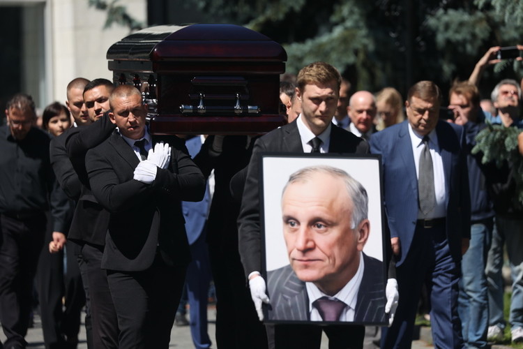 Кто пришел проводить Геннадия Бурбулиса в последний путь