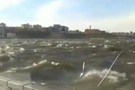 Очевидец снял на видео «шторм» на Кремлевской набережной: «Смотрите, что творится!»