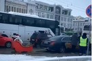 Соцсети: В центре Казани сотрудники ГИБДД остановили Деда Мороза на санях