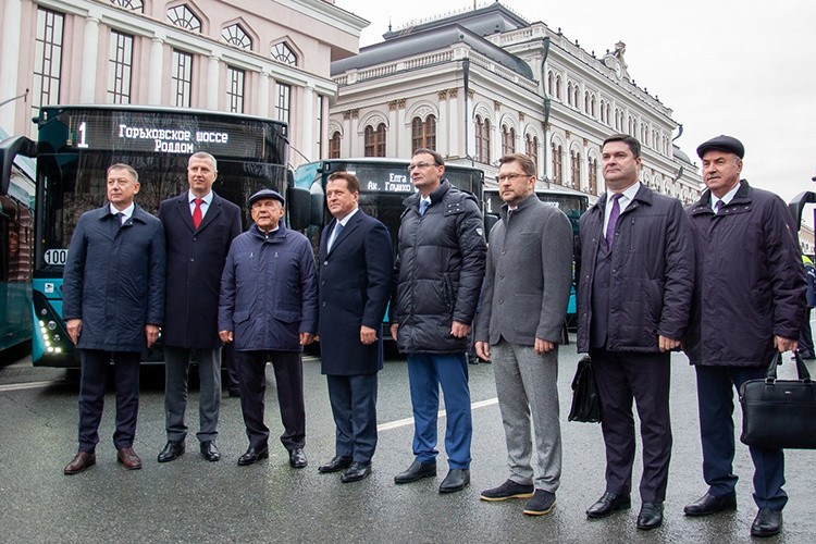 Рустам Минниханов оценил новые троллейбусы из Беларуси
