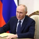 Путин подписал закон о запрете усыновлять детей из РФ гражданам стран, где разрешена смена пола