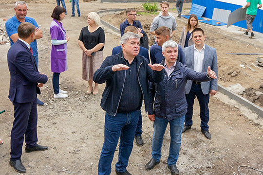 Наиль Магдеев объехал стройки вместе с журналистами