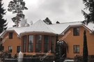 Бассейн, Mercedes и много икон: СК показал особняки бывшего подмосковного чиновника, пойманного на взятке
