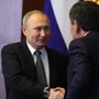 Президент Киргизии подарил Путину борзого щенка и орловского скакуна