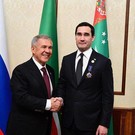 Минниханов встретился с президентом Туркменистана Бердымухамедовым и вручил ему орден «Дуслык»