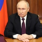 Песков объяснил, почему Путин иногда приезжает в Кремль по вечерам
