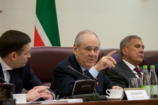 Межнацсовет в Кремле: Шаймиев о важности татарского языка