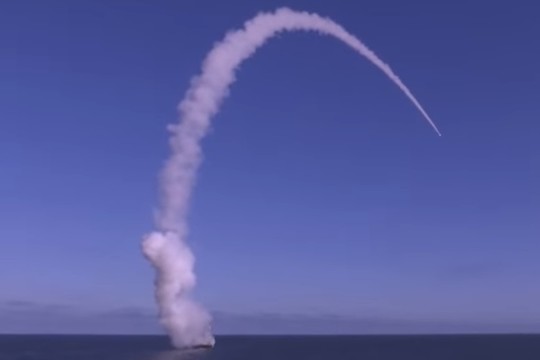 На учениях с Путиным запустили ракеты с кораблей «Татарстан» и «Град Свияжск»
