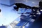 СМИ опубликовали видео налета казанских Бонни и Клайда на ювелирный салон в Петербурге