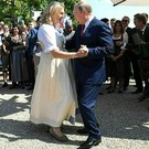 Танцевавшая с Путиным экс-глава МИД Австрии поселилась в деревне в Рязанской области