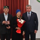 ​Магдеев передал ордена Мужества родственникам погибших бойцов из Челнов