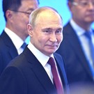 Путин пообещал китайскому студенту помочь найти работу в России: «Присылайте резюме, разошлем»