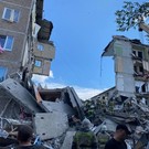 В Нижнем Тагиле обрушились два подъезда пятиэтажки после взрыва – под завалами могут быть люди