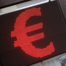 Курс евро на Мосбирже опустился до 59 рублей впервые с июня 2015 года