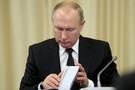 Путин подписал закон об отмене банковского роуминга