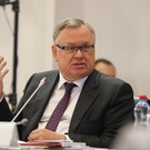 Глава ВТБ рассказал, как решается проблема «зависших» в Индии рупий 